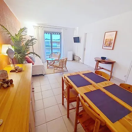 Confortable T2 Avec Parking Climatise A Bormes-les-mimosas - Fr-1-610-121 Apartment La Favière