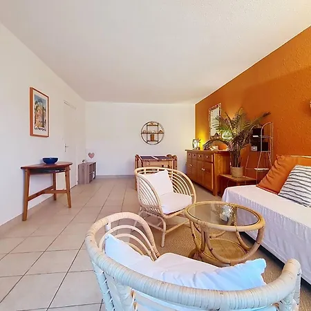 Confortable T2 Avec Parking Climatise A Bormes-les-mimosas - Fr-1-610-121 Apartment