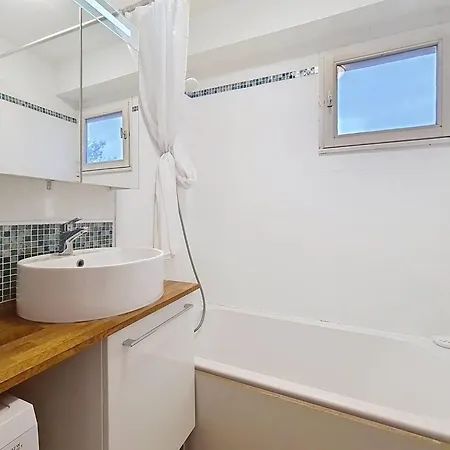 Апартаменты Confortable T2 Avec Parking Climatise A Bormes-les-mimosas - Fr-1-610-121 *