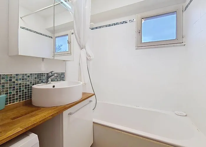 Апартаменты Confortable T2 Avec Parking Climatise A Bormes-les-mimosas - Fr-1-610-121 *